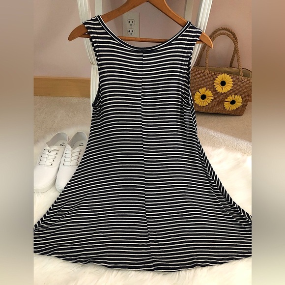 💋Free Kisses Navy Striped Mini Dress Size Small - Picture 4 of 7